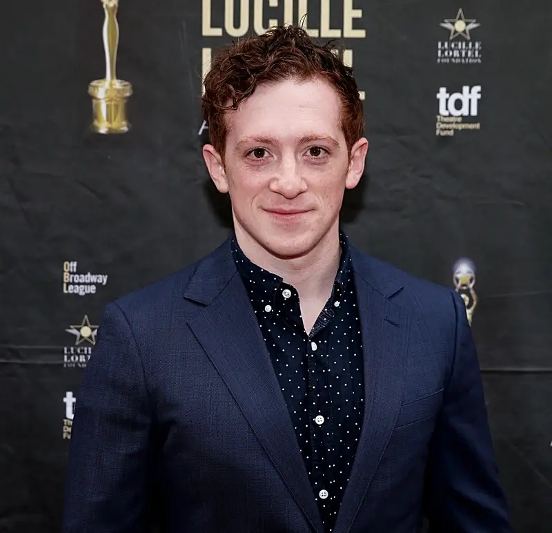  Ethan Slater